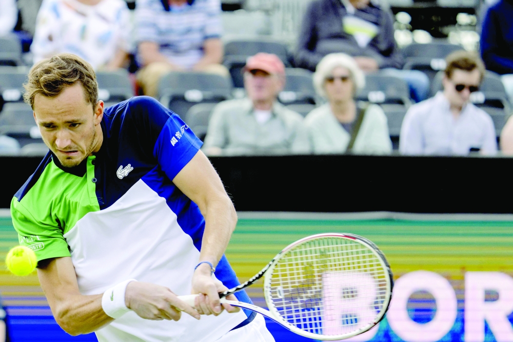 مدفيديف يستهل موسمه بالفوز