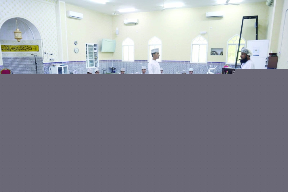 ملتقيات صيفية بنزوى بمشاركة أكثر من 5000 طالب وطالبة