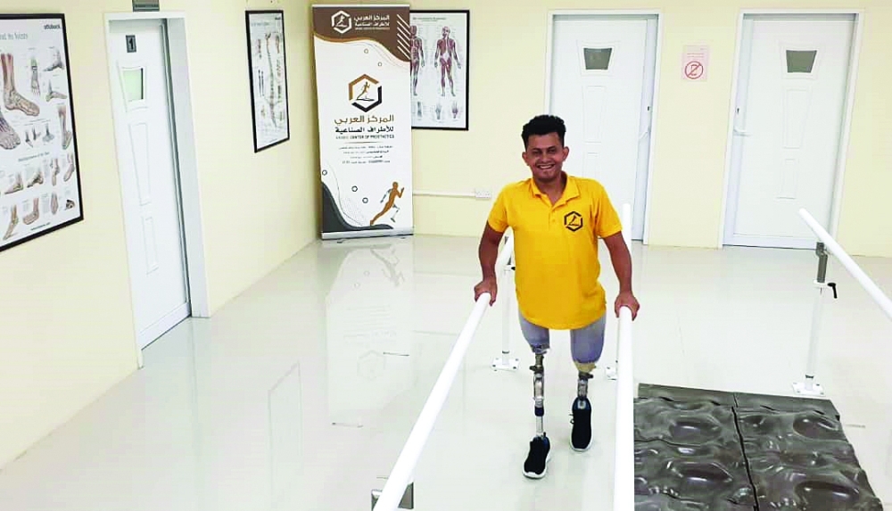 هلال الدبعي قصة شاب يمني أخذت الحرب نصف جسده لكنه لم يفقد الأمل