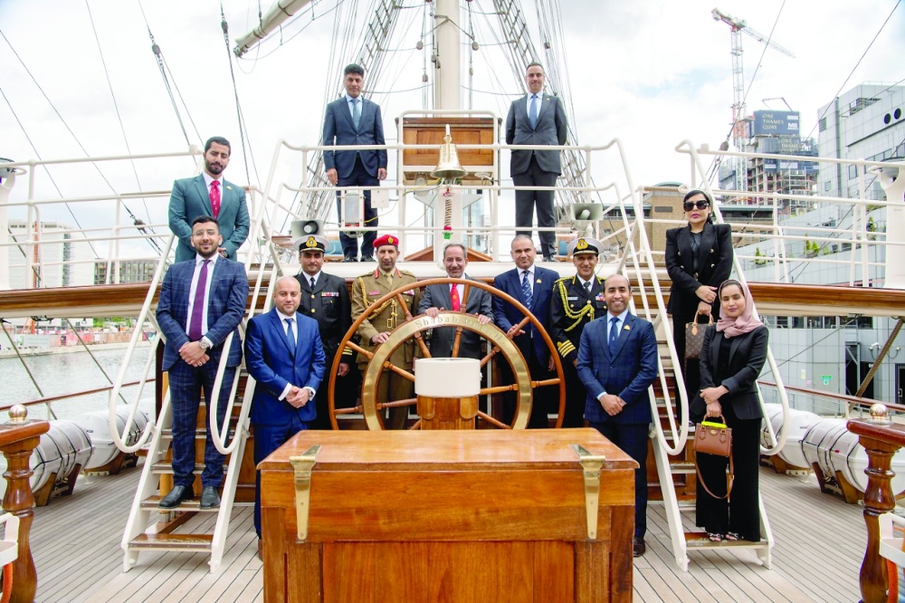 ” شباب عمان الثانية ” تصل ميناء “ويست انديان دوكس” ببريطانيا