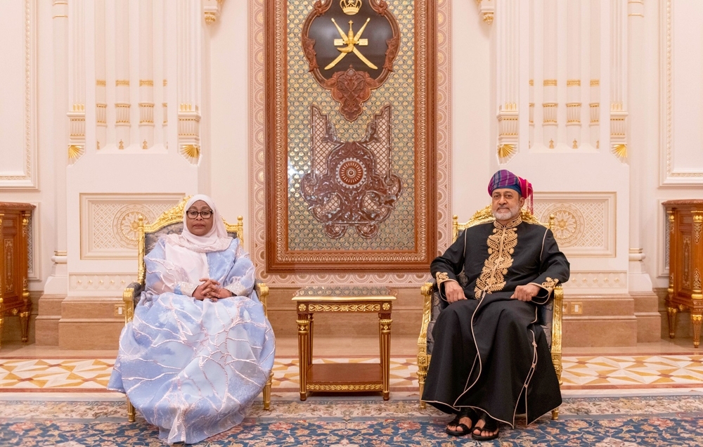 جلالة السلطان يقيم مأدبة عشاء تكريمًا لرئيسة تنزانيا