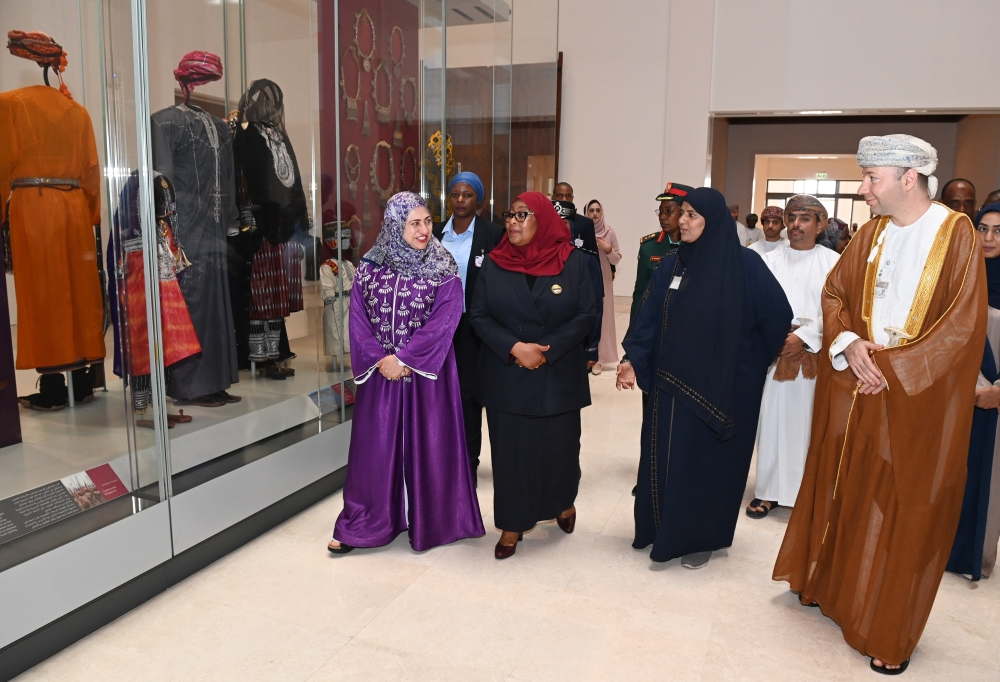 الرئيسة التنزانية تزور المتحف الوطني