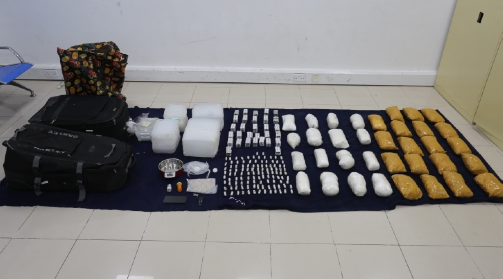 القبض على 3 آسيويين بتهمة الإتجار بالمخدرات