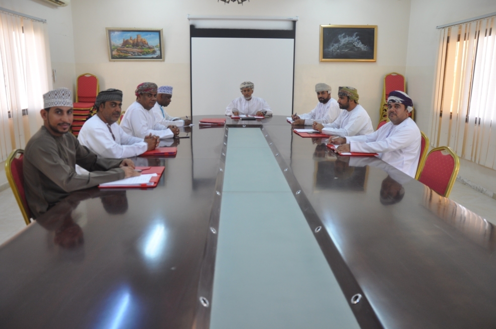 عبري يناقش تحضيرات الفريق الأول والجوانب المالية للنادي