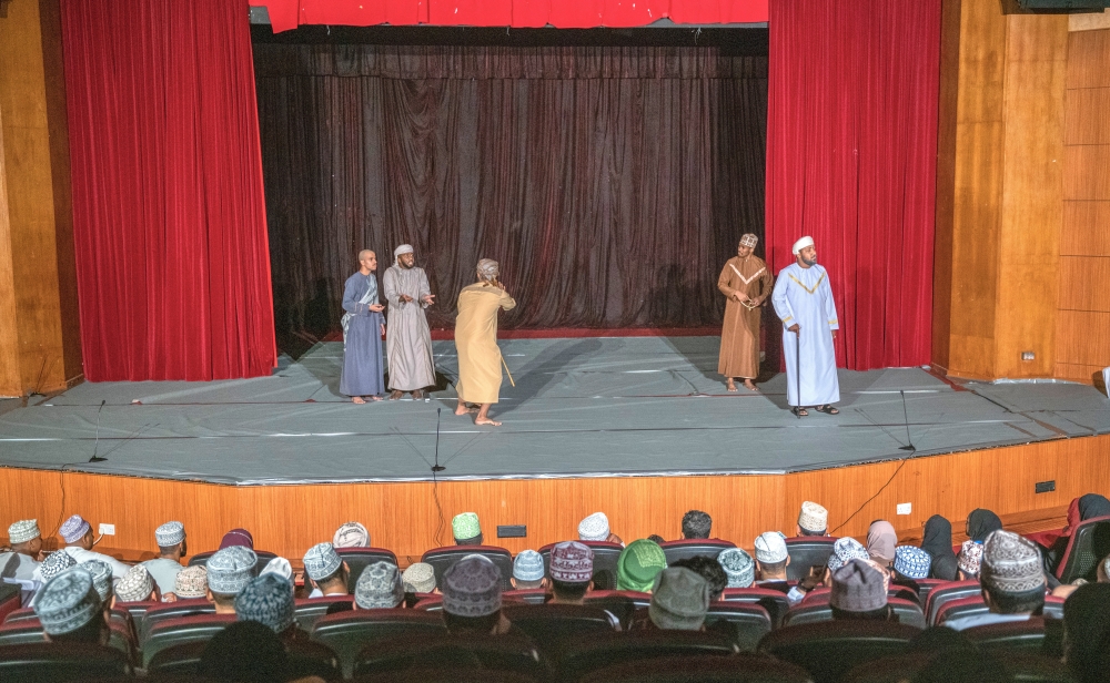 مسرحية «ود عديّم» لآفاق المسرحية تسرد حكاية الطمع وحب السلطة!