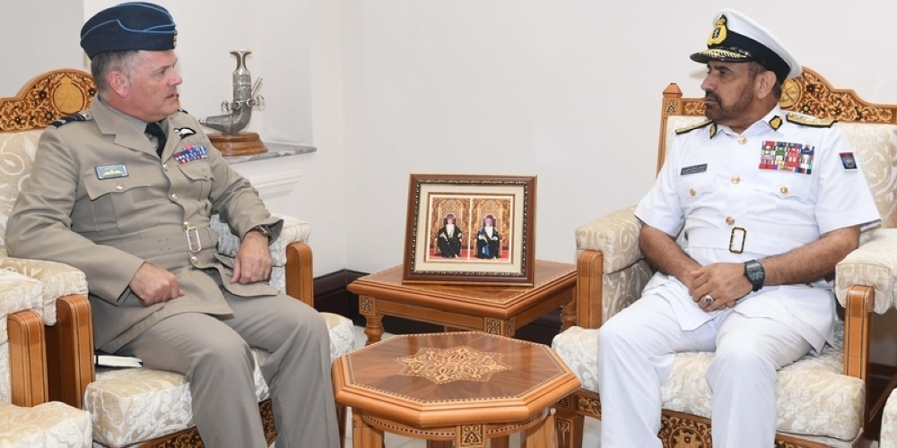 استعراض مجالات التعاون العسكري مع بريطانيا