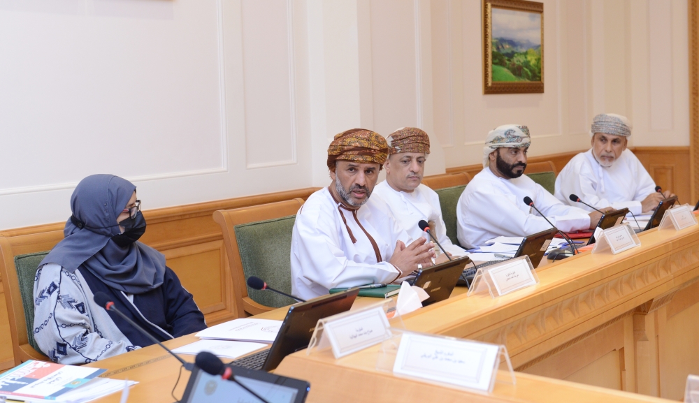 مجلس الدولة يستعرض جهود جامعة السلطان قابوس في تعزيز الهوية الوطنية