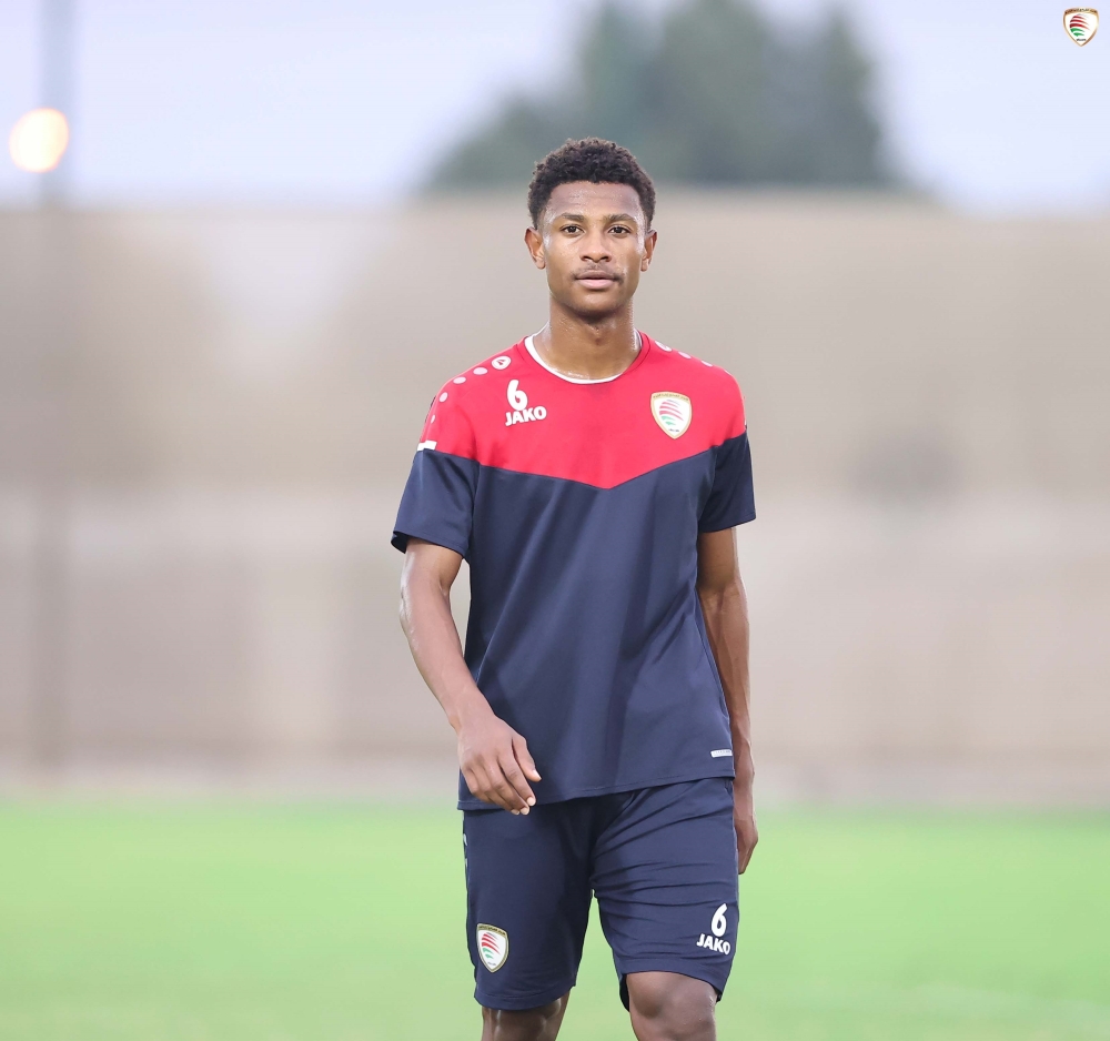 أرشد العلوي يوقع على كشوفات انتقاله للكويت الكويتي