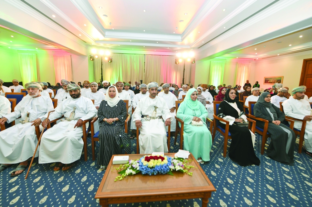 جلسة حوارية تناقش أهمية المواطنة والإرث العماني