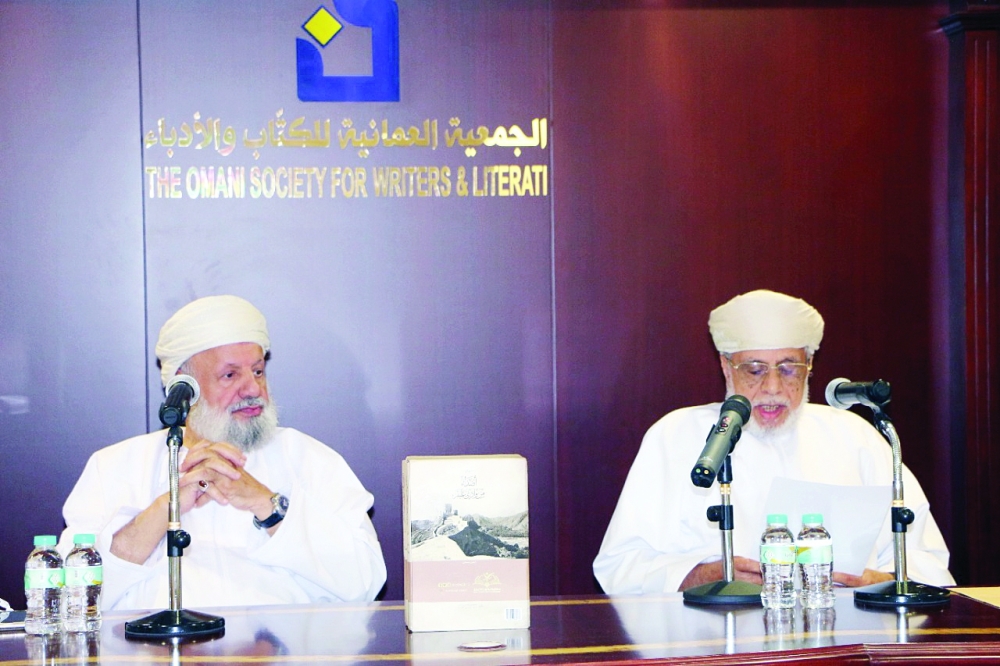 «الكتّاب والأدباء» تحتفي بـ«أصداء من وادي عبقر» للشاعر هلال السيابي