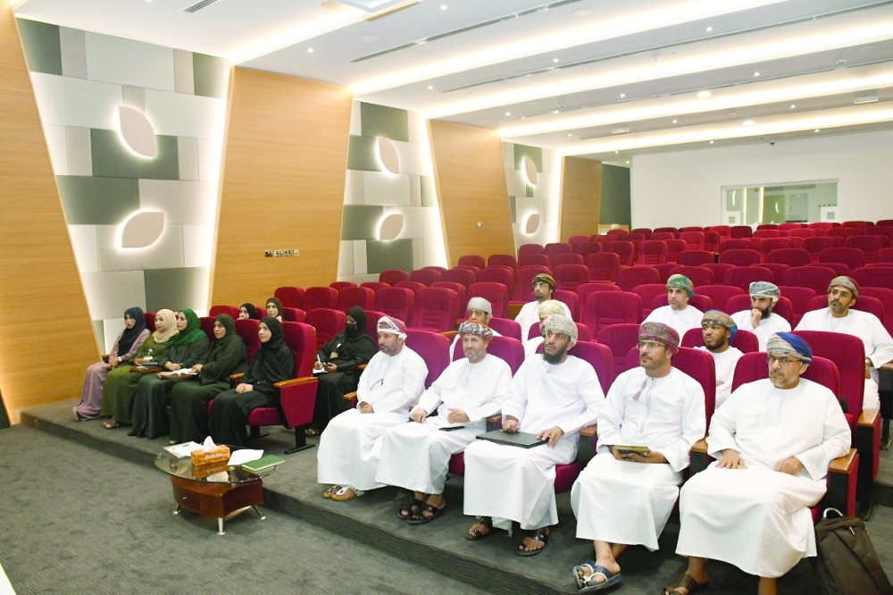 لقاء تربوي يوصي بتفعيل مجتمعات التعلم المهنية والإشراف الرقمي