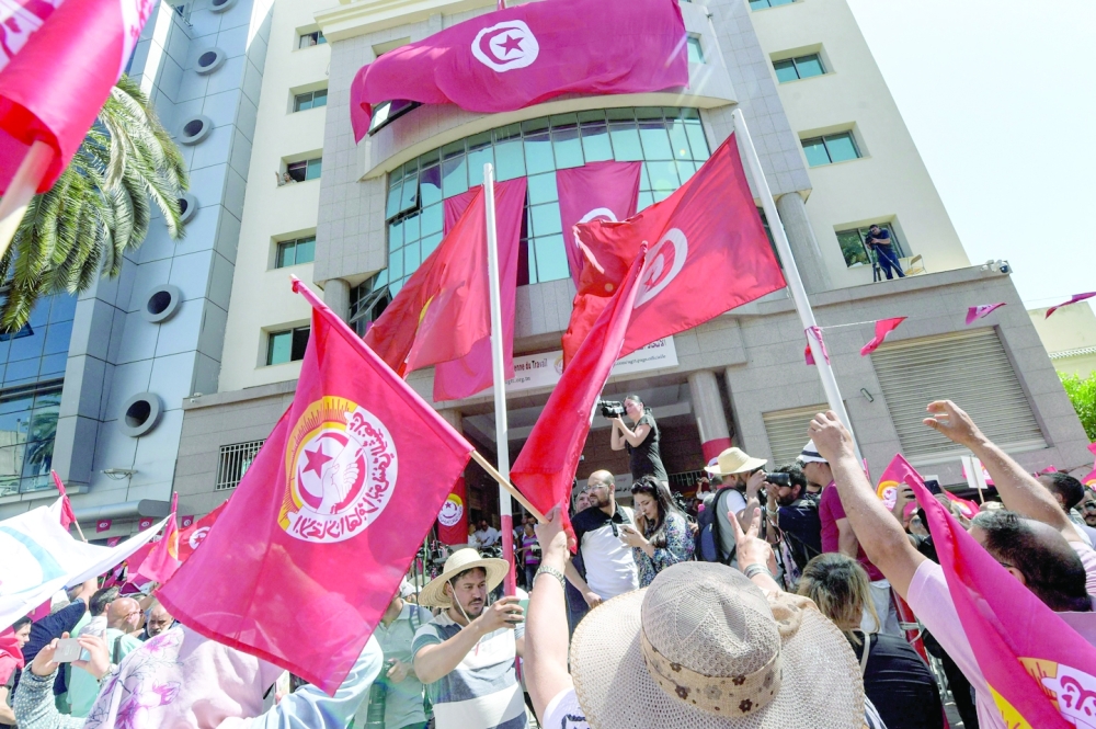 اضراب عام في تونس و”اتحاد الشغل” يصر على تنفيذ مطالبه