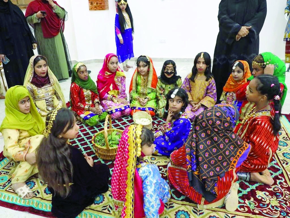 الاطلاع على أنشطة جمعية المرأة العمانية بالمضيبي