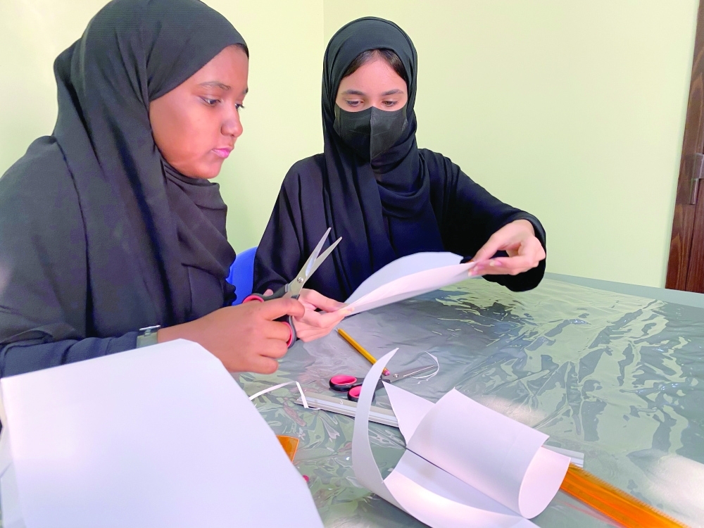 جمعية المرأة بمسندم: برامج تدريبية وتوعوية وورش للصناعات الحرفية