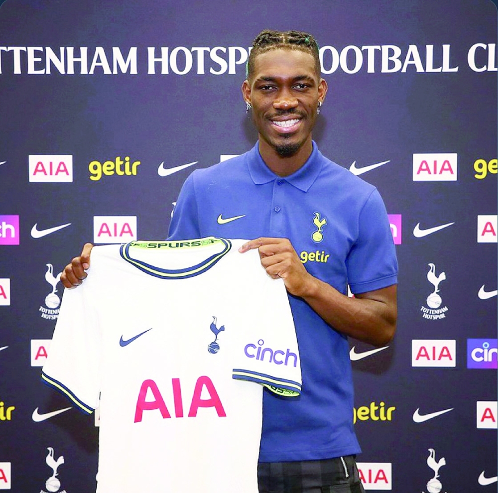 توتنهام يضم المالي بيسوما من برايتون