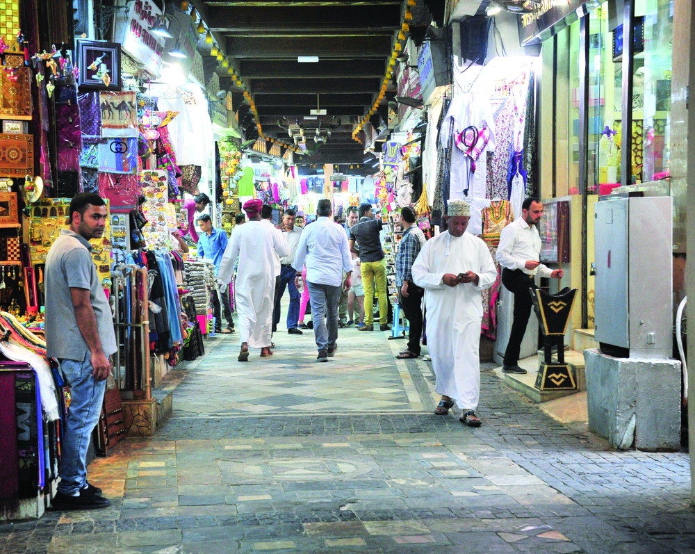 السلوك والوعي الاستهلاكي.. دور لا يستهان به في أوقات الأزمات