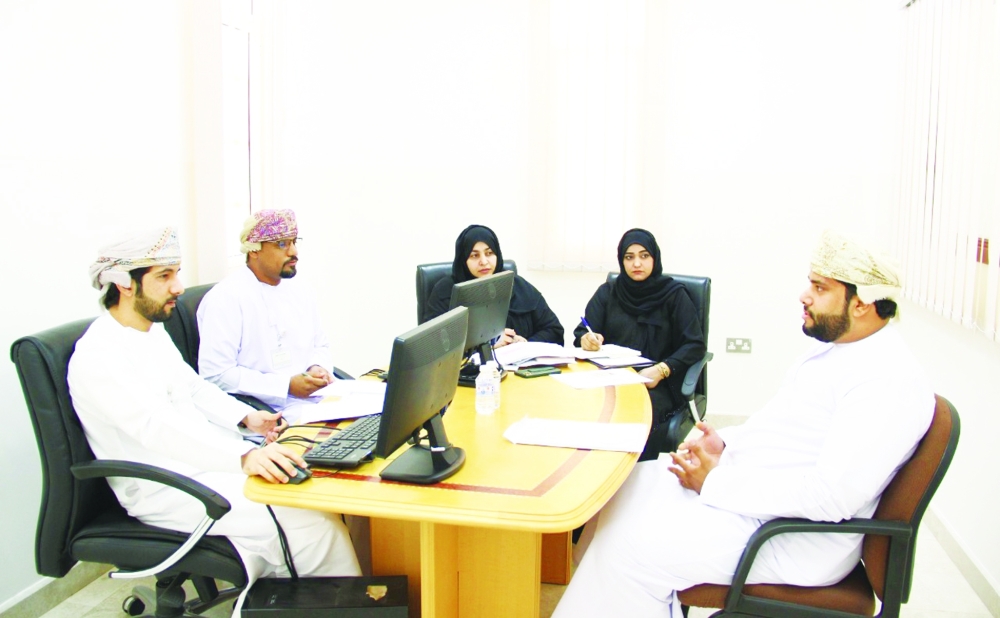 “العمل” تجري مقابلات توظيف في الوحدات الحكومية بالظاهرة