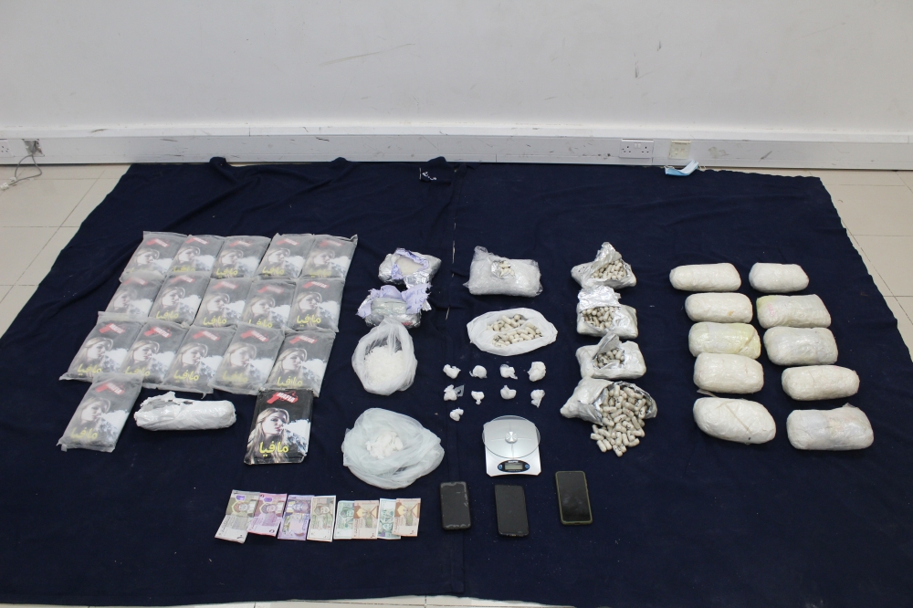 القبض على ثلاثة آسيويين لحيازة المخدرات