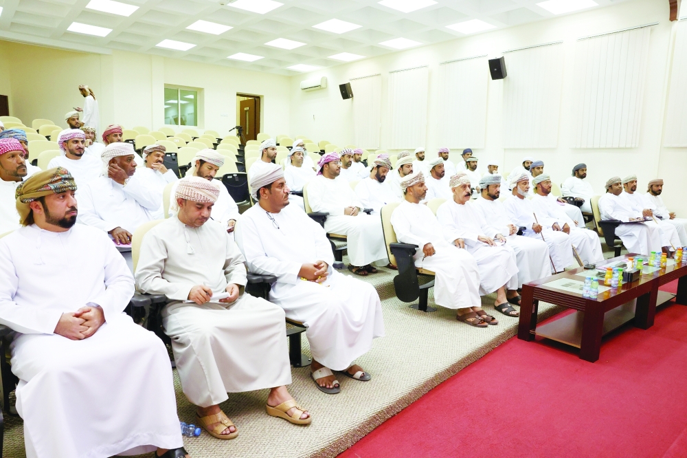 غرفة مسندم تناقش أبرز تحديات بيئة الأعمال والفرص الاستثمارية