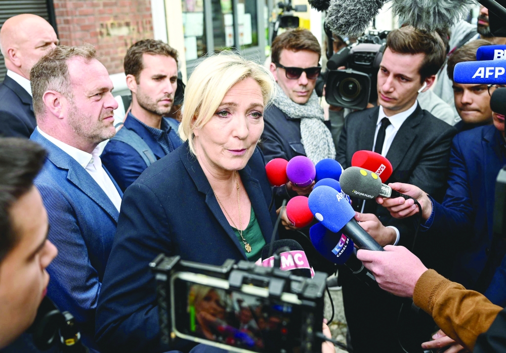 بعد خسارتهم لمقاعدهم البرلمانية
نتائج الانتخابات تجبر حلفاء ماكرون على ترك مناصبهم