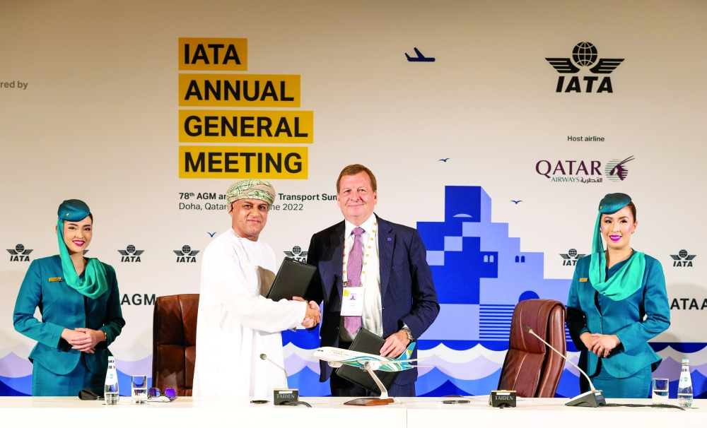 الطيران العماني ينظم إلى تحالف ون وورلد للطيران