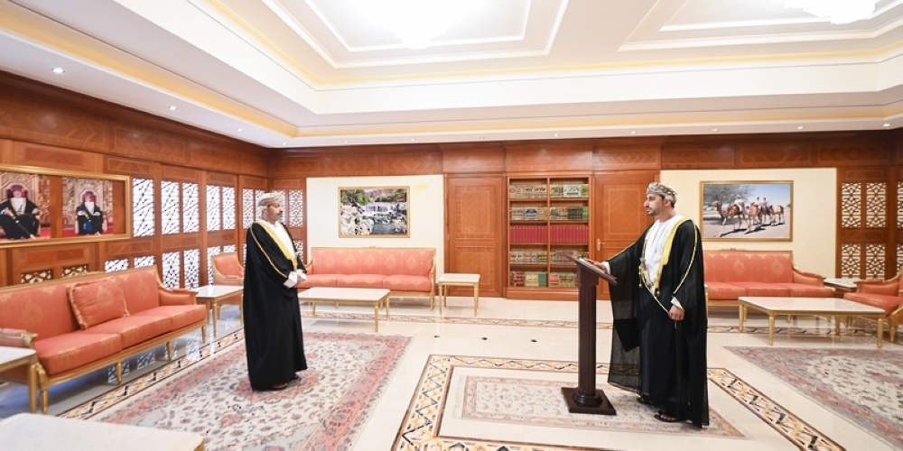 محافظ شمال الباطنة يؤدي قسم اليمين أمام وزير الداخلية