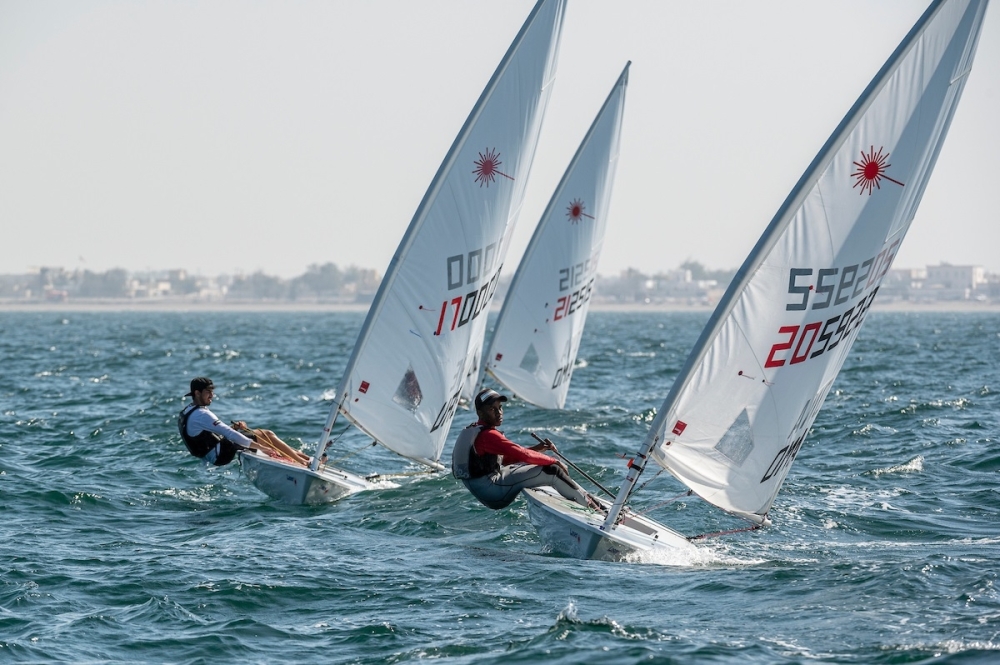 فريق الناشئين يشارك في منافسات بطولة البارح الدولية للإبحار بالبحرين