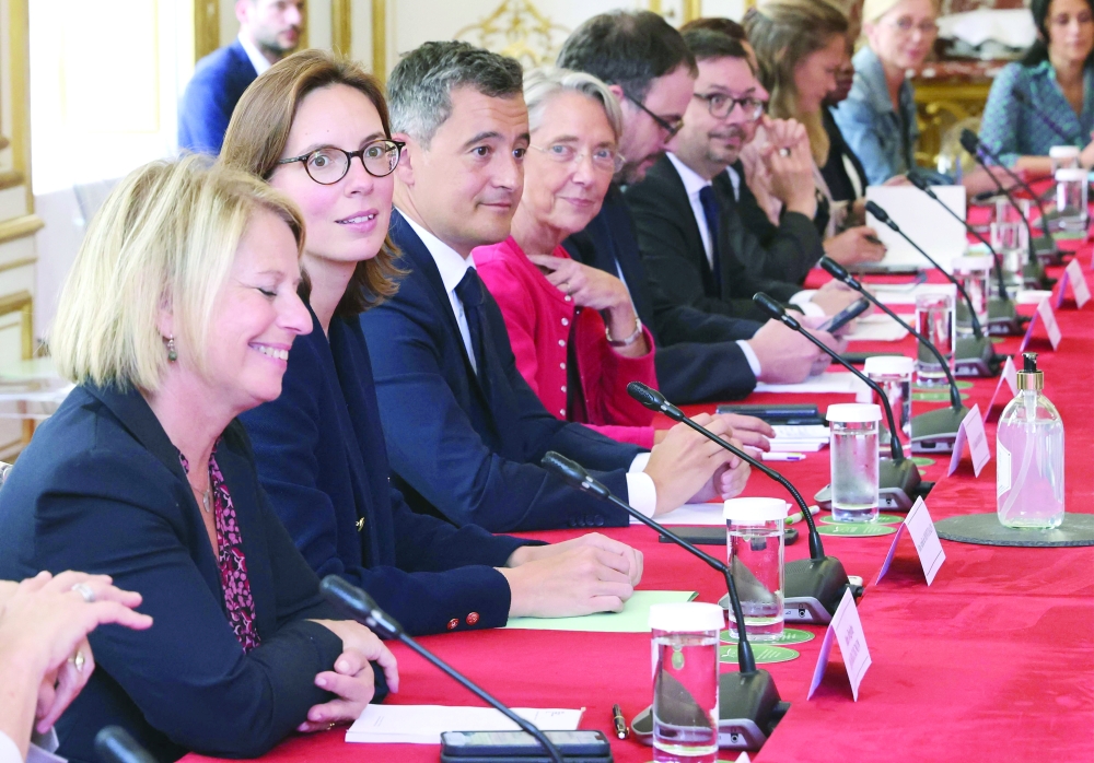 حزب “فرنسا الأبية” يعتزم تقديم مذكرة حجب ثقة عن الحكومة في 5 يوليو
ماكرون يبقي على بورن رئيسة للوزراء رغم مأزق فقدان الغالبية المطلقة