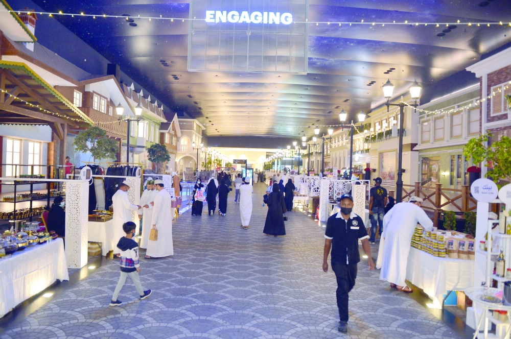 المعارض الاستهلاكية.. نافذة تسويقية لرواد الأعمال تلقى إقبالا