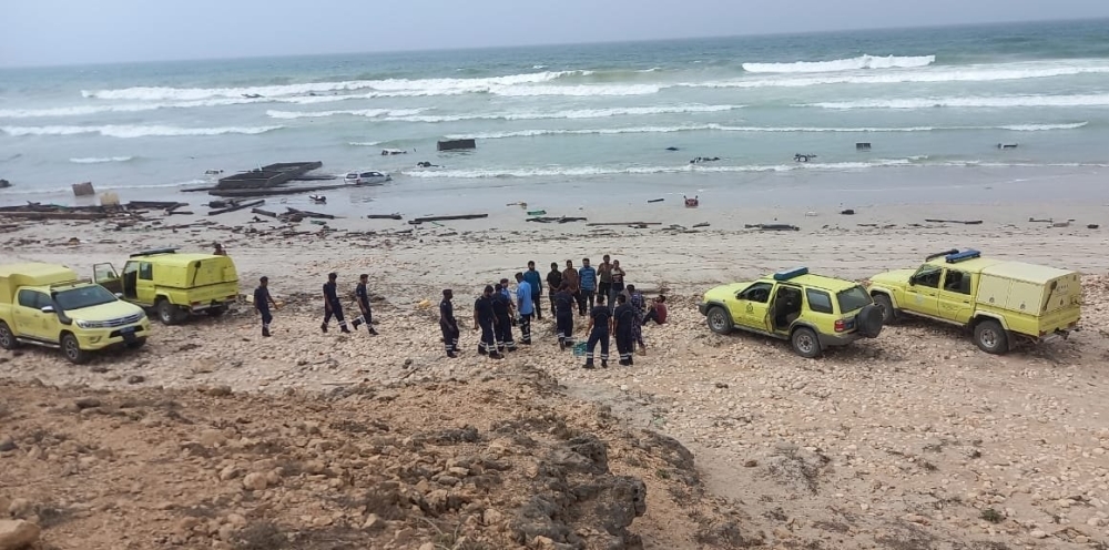 وفاة شخصين وإنقاذ 8 آخرين بعد غرف لنش خشبي قبالة طاقة