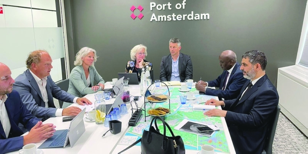 سلطنة عُمان تبحث التعاون مع ميناء أمستردام في قطاع اللوجستيات والبنى الأساسية