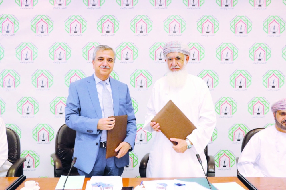 توقيع اتفاقية تعاون بين النادي الثقافي ومنتدى الفكر العربي