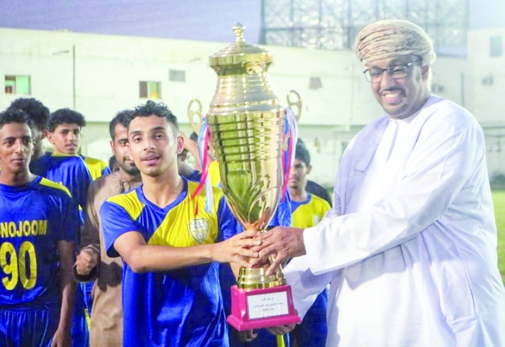 النجوم يتوج بلقب بطولة رزات الأهلي بنادي الاتحاد