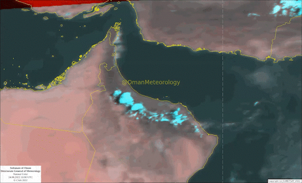 Heavy rains lash over al Hajar Mountain range 