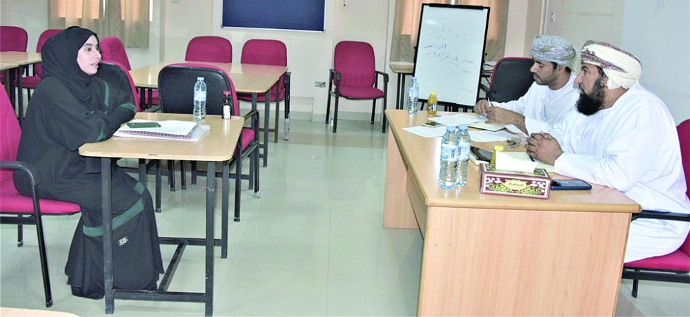 354 معلما ومعلمة في الداخلية يستكملون إجراءات التعيين