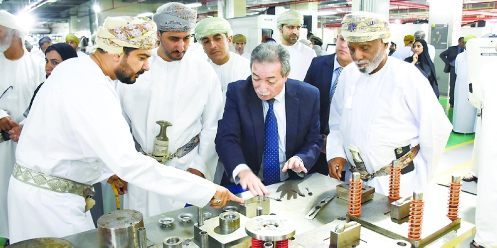 افتتاح مشروعي “إنتاج صحار” و”حاضنة الصناعات التحويلية” بجامعة صحار