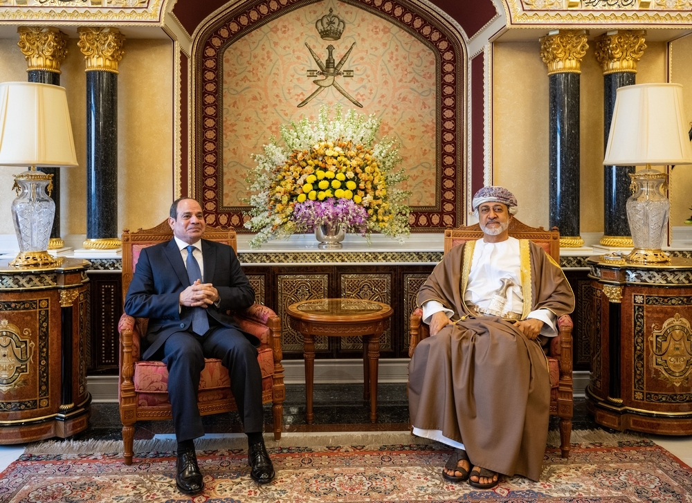 جلالة السلطان والرئيس المصري يستعرضان أواصر العلاقات التاريخية الراسخة بين البلدين وسبل تعزيزها 8 جلالة السلطان والرئيس المصري يستعرضان أواصر العلاقات التاريخية الراسخة بين البلدين وسبل تعزيزها