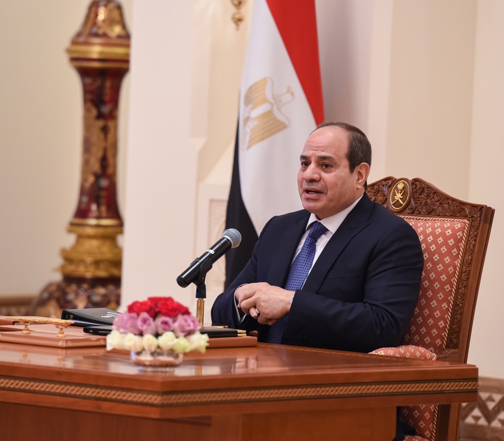 خلال لقائه بأصحاب وصاحبات الأعمال.. الرئيس المصري يؤكد استعداد بلاده لتقديم كافة التسهيلات للمستثمرين العمانيين