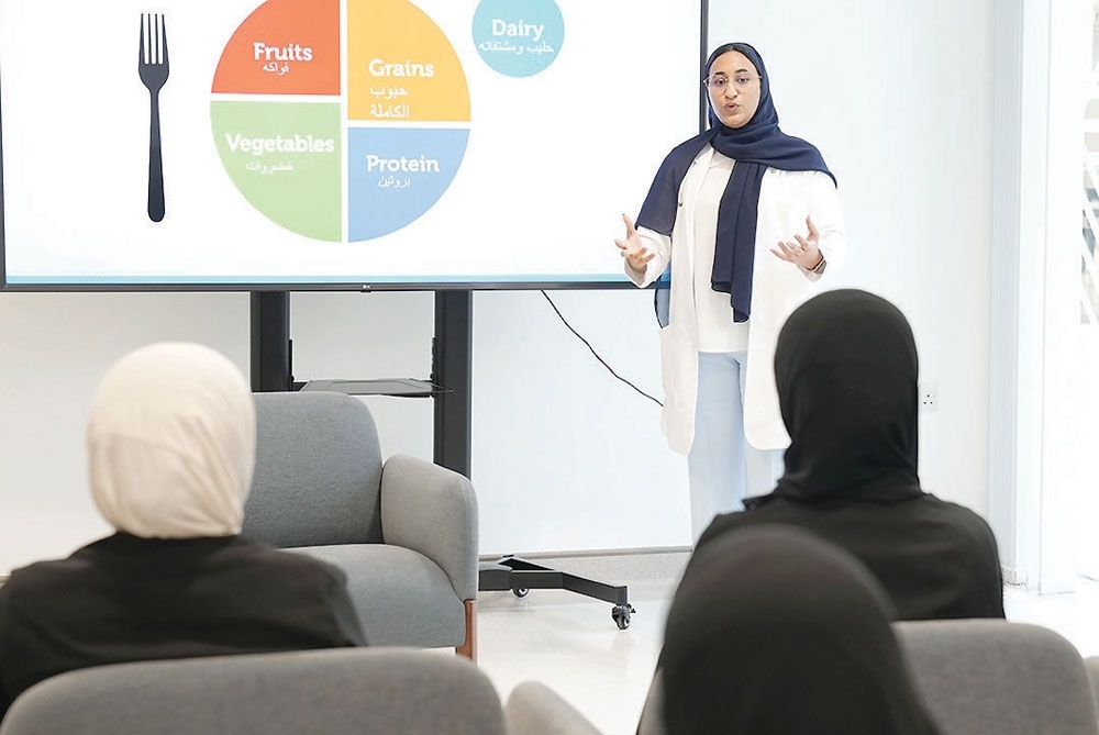 اختصاصيون ومتعافون من السرطان يستعرضون خطط التحفيز والعلاج