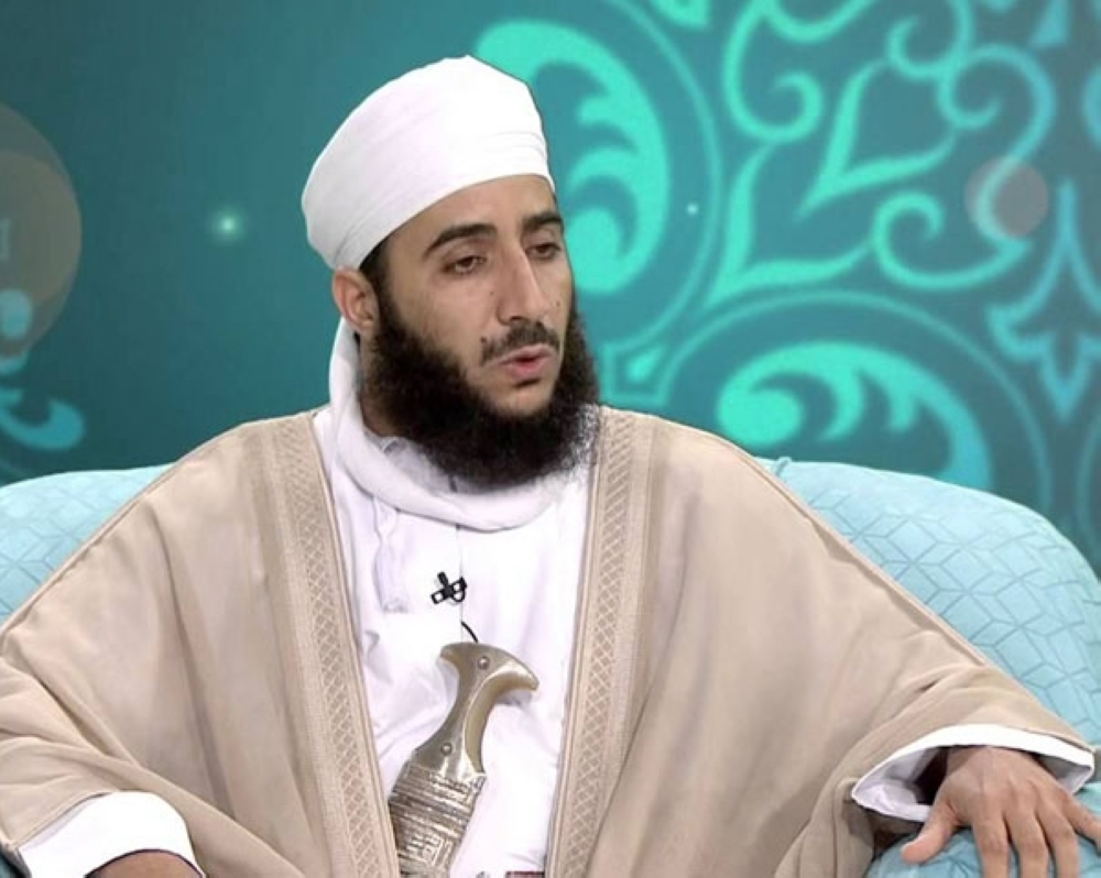 فتاوى يجيب عليها فضيلة الشيخ الدكتور مساعد المفتي العام لسلطنة عمان