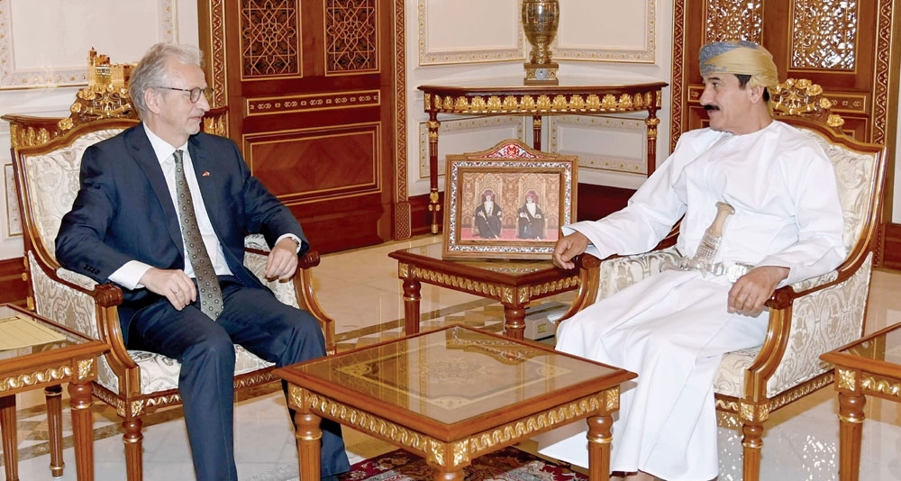 وزير المكتب السلطاني يستقبل سفير ألمانيا الاتحادية 1 وزير المكتب السلطاني يستقبل سفير ألمانيا الاتحادية