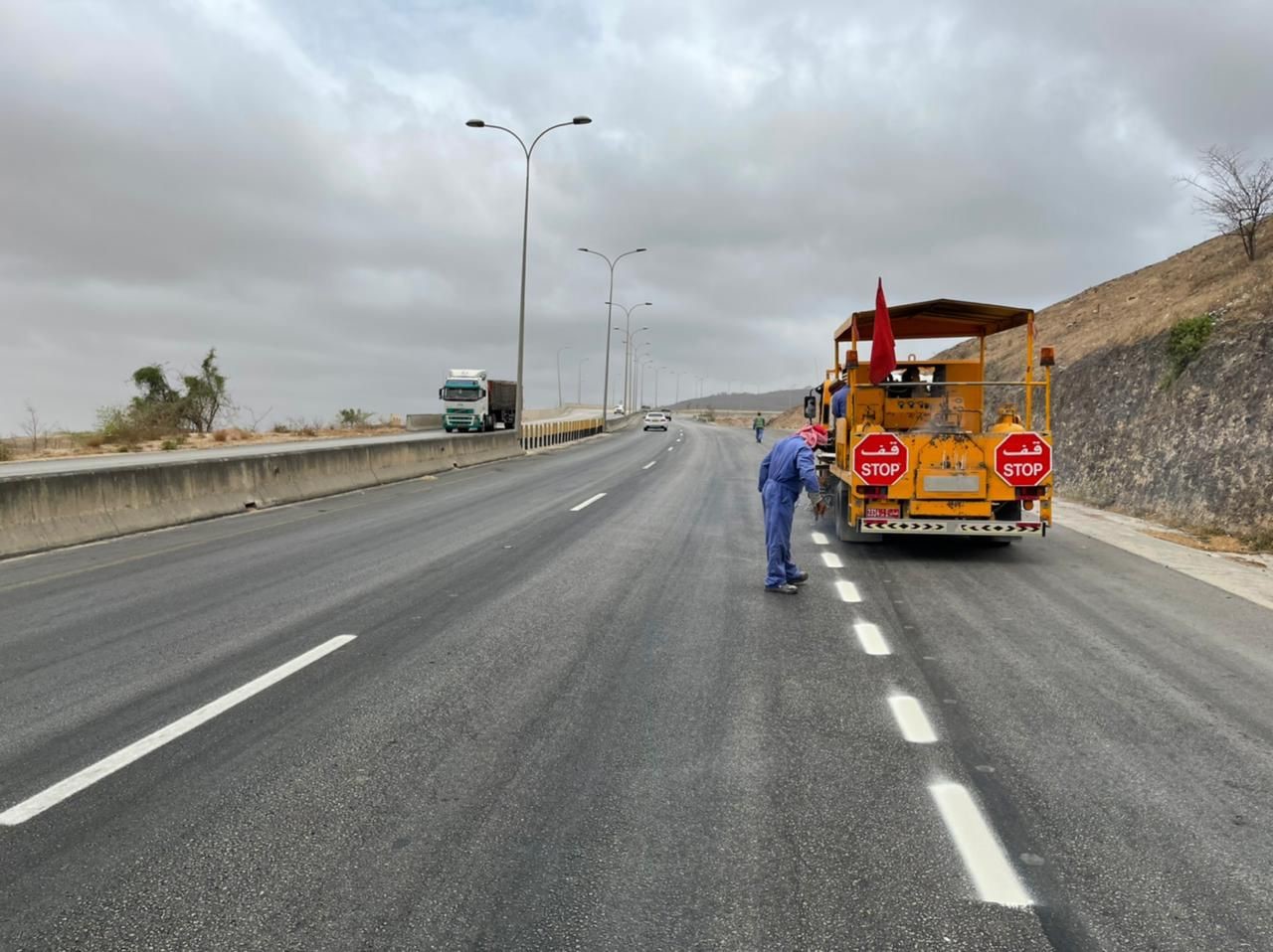 الطرق والنقل البري بمحافظة ظفار تستعد لموسم الخريف