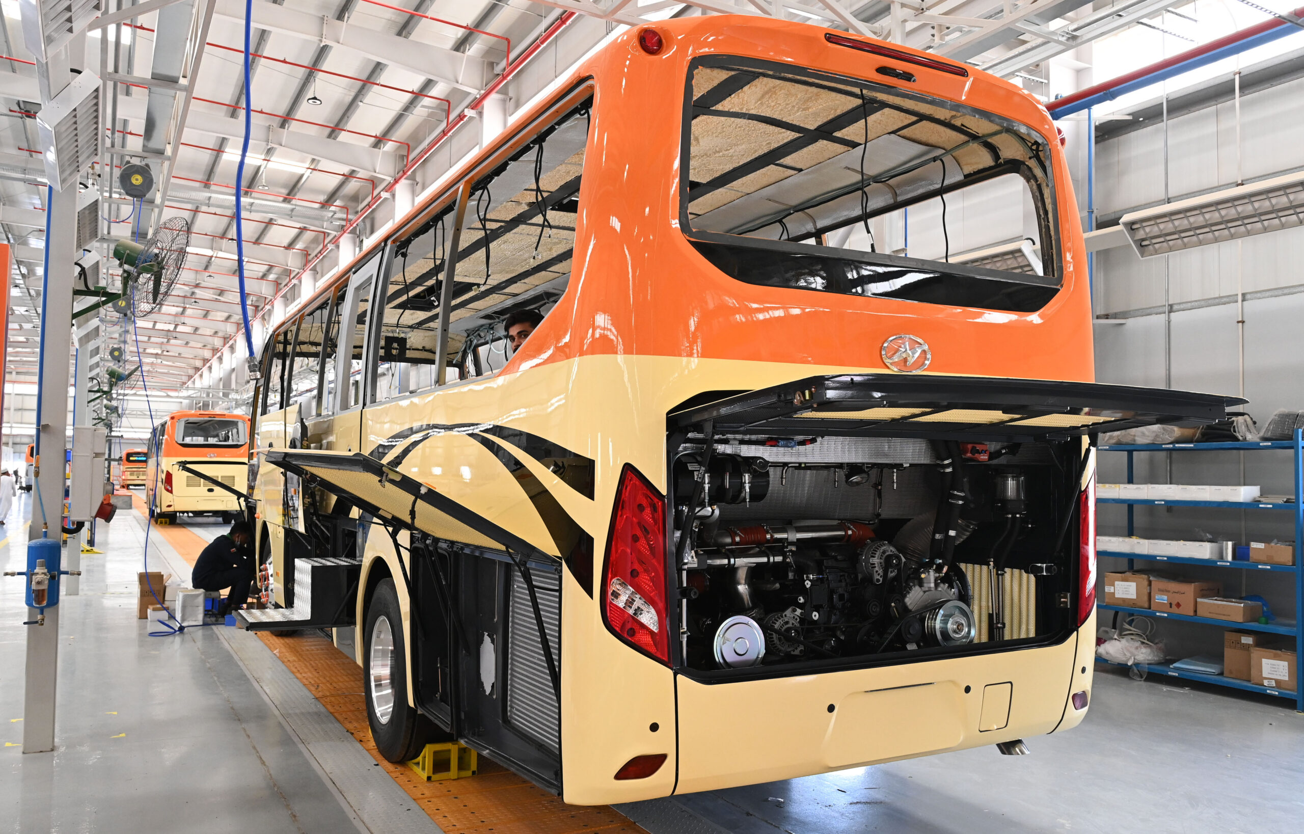 شركة كروة للسيارات تحتفل بالتدشين الرسمي لمصنع /كروة/ للحافلات بالدقم