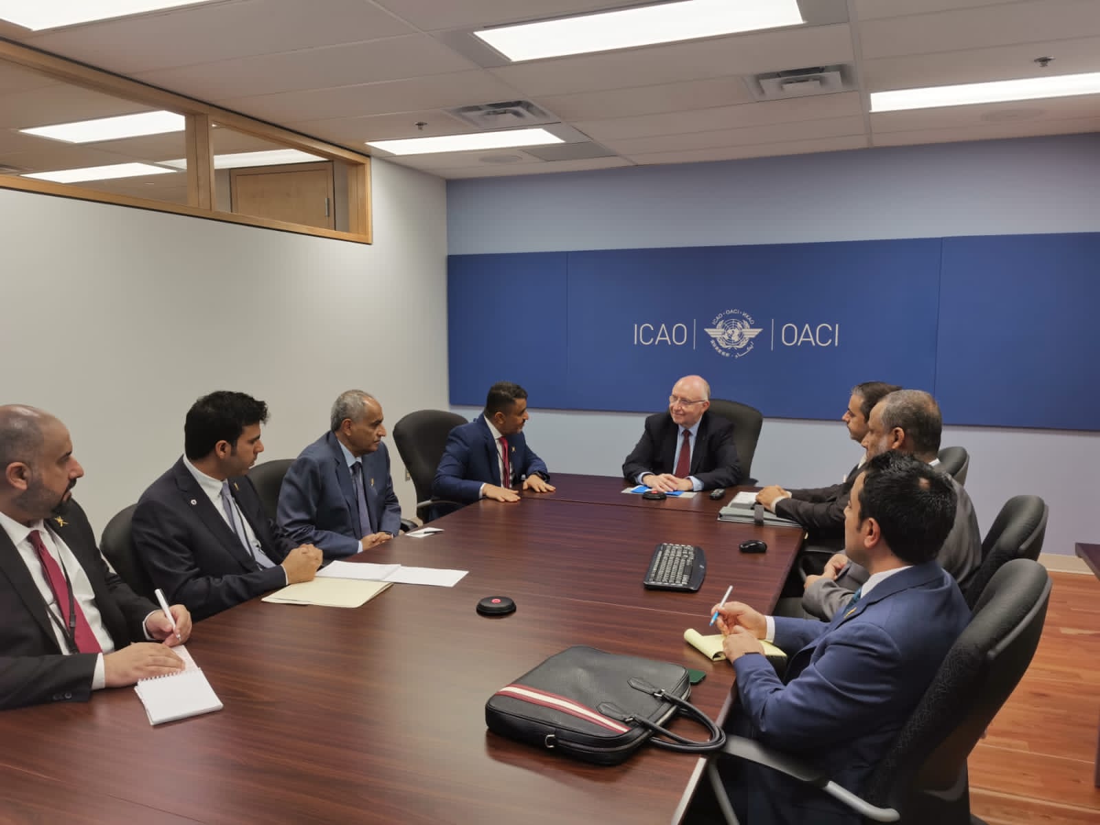 وزير النقل والاتصالات وتقنية المعلومات يلتقي رئيس منظمة الطيران المدني