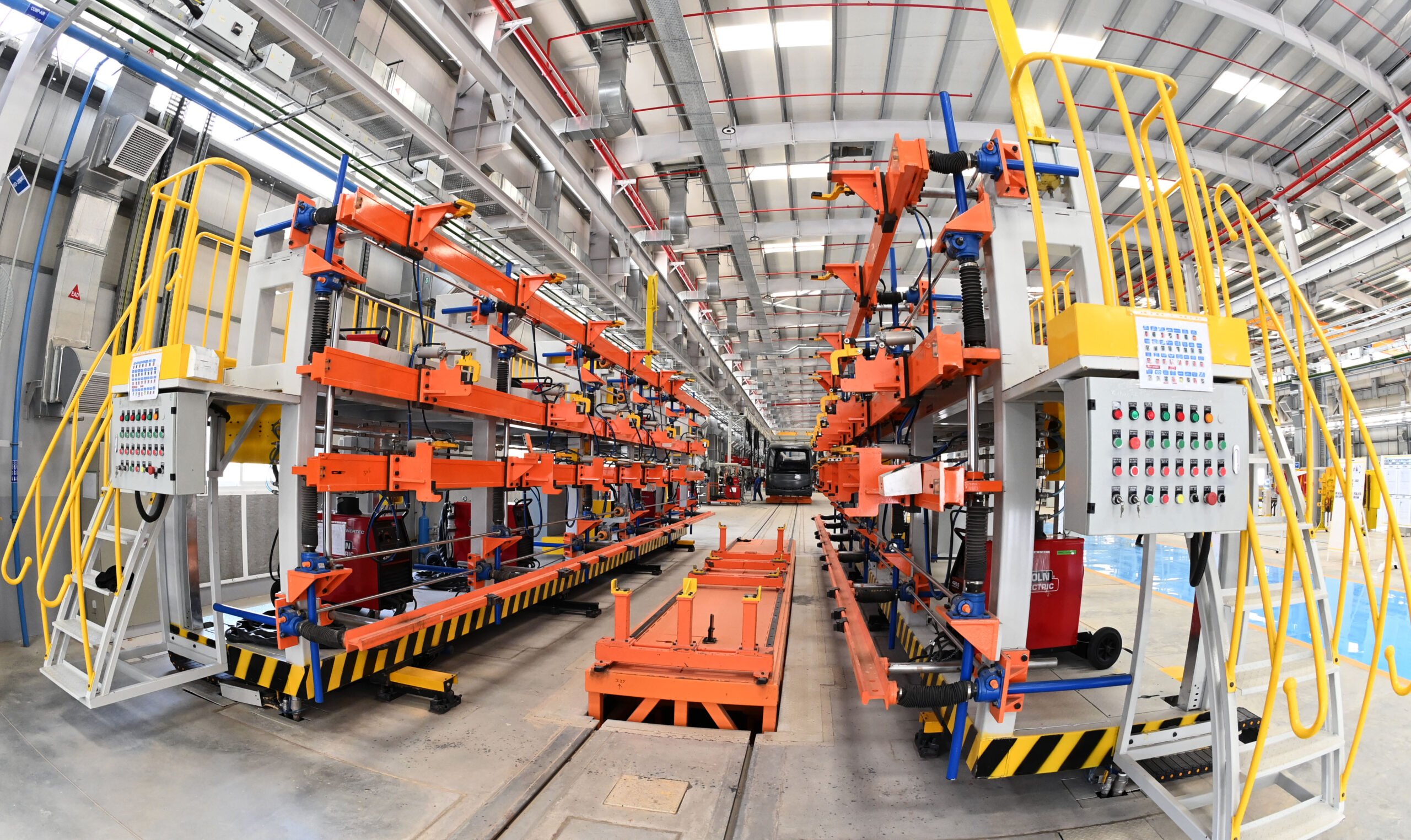 مصنع كروة للسيارات بالدقم.. نقلة نوعية في الصناعة العُمانية 2 62b6d56f5cfce scaled