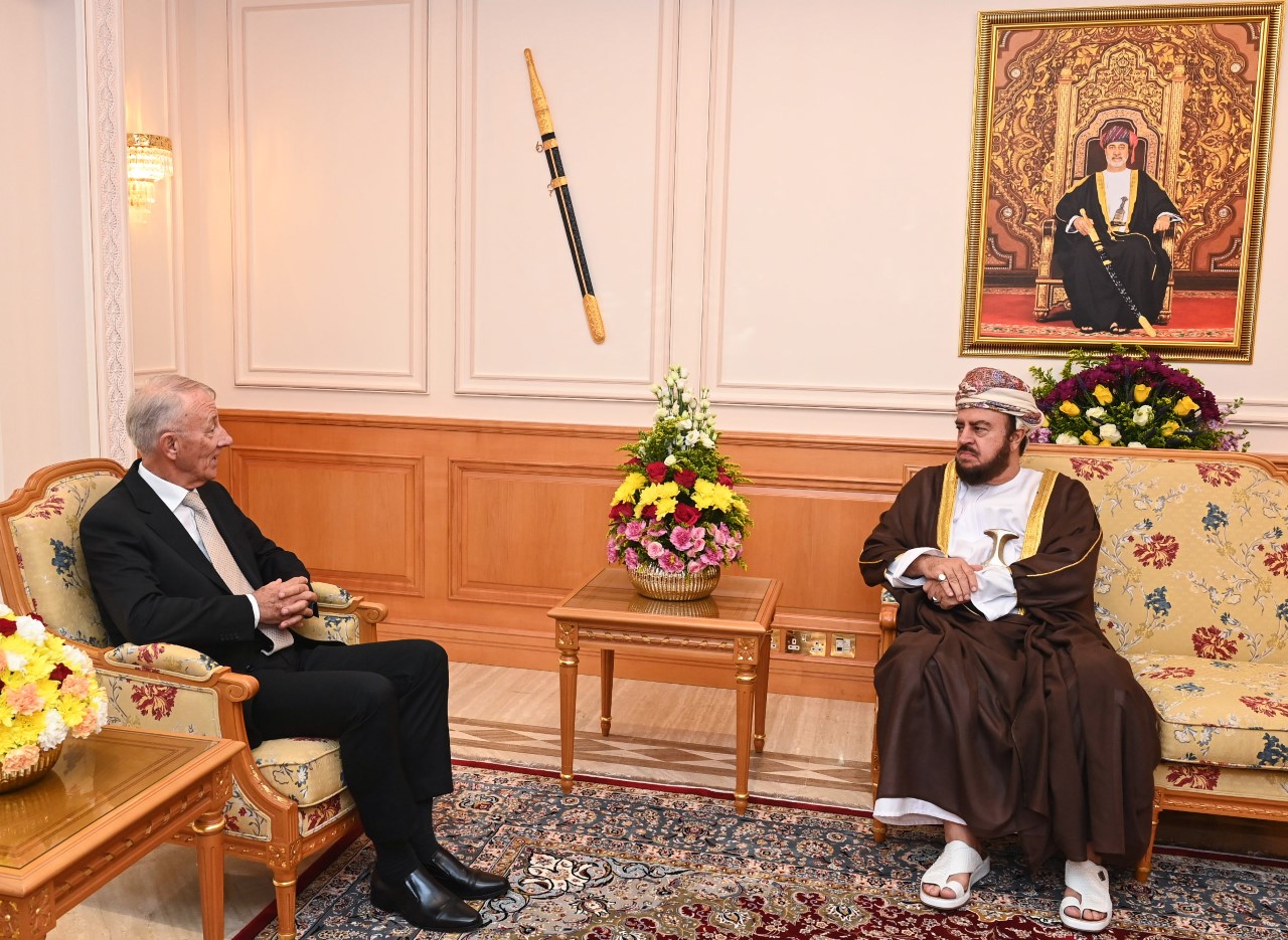 جلالةُ السُّلطان يتفضّل فيمنح وسام النعمان من الدرجة الأولى للسفير المجري 2 62b961d3e72a9