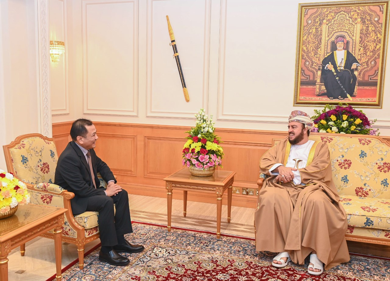 نيابةً عن جلالة السُّلطان.. السيد أسعد بن طارق يودع سفير بروناي دار السلام