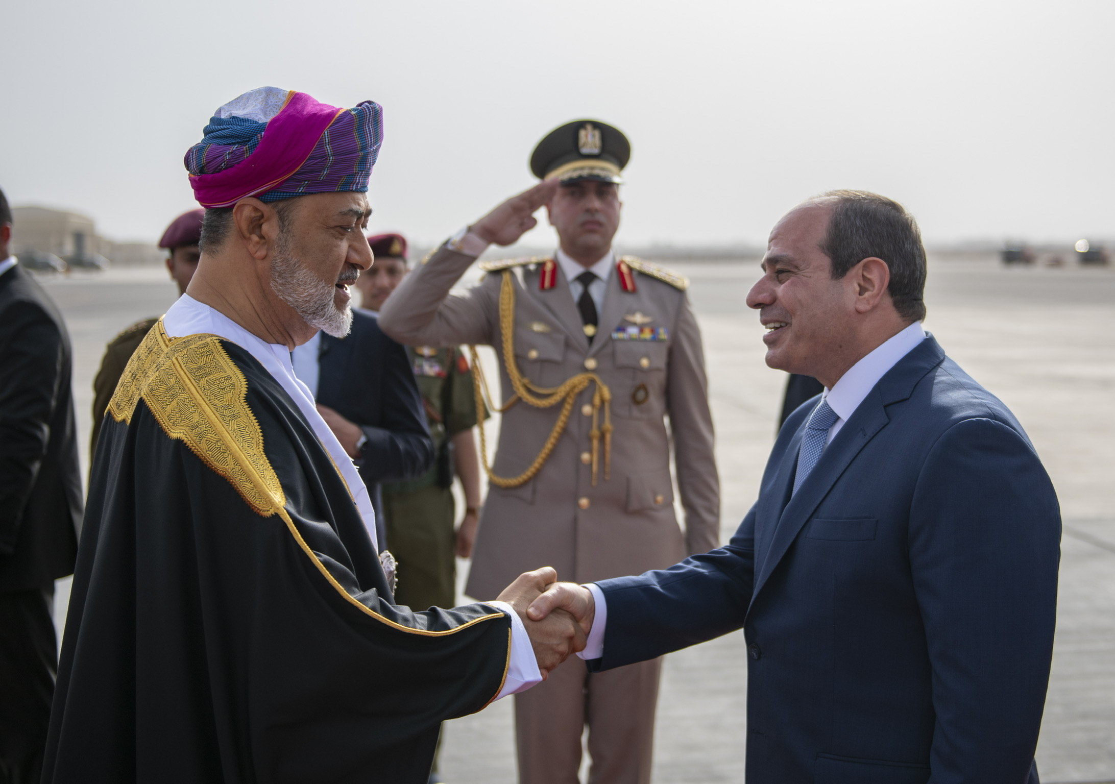 الرئيس المصري يصل إلى سلطنة عُمان