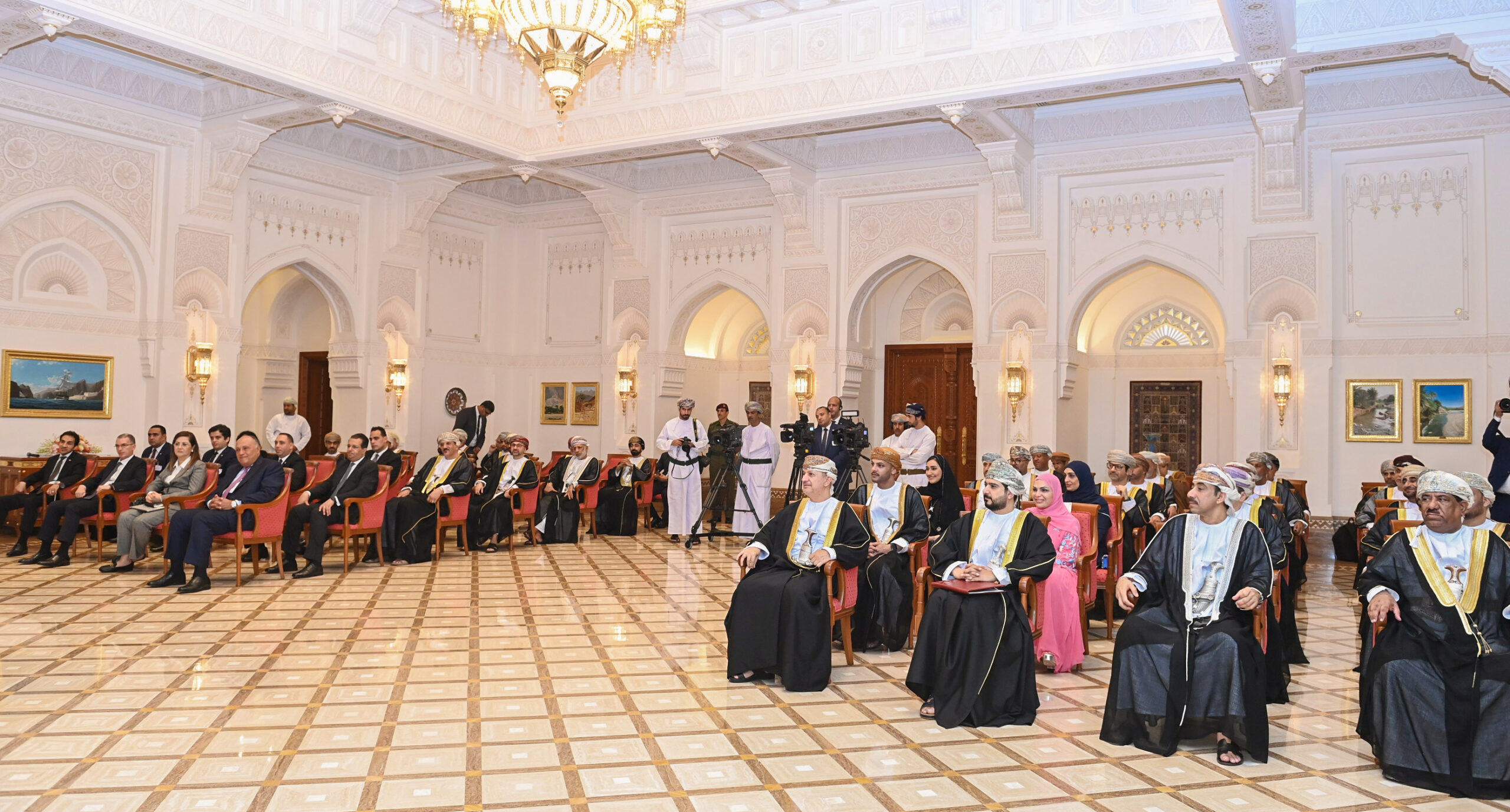 الرئيس المصري يؤكد استعداد بلاده لتقديم كافة التسهيلات للمستثمرين العُمانيين