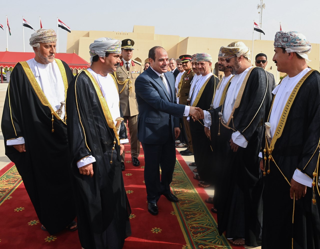 الرئيس المصري يغادر سلطنة عُمان